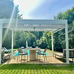 Green Escape Guesthouse With Pool In Villa