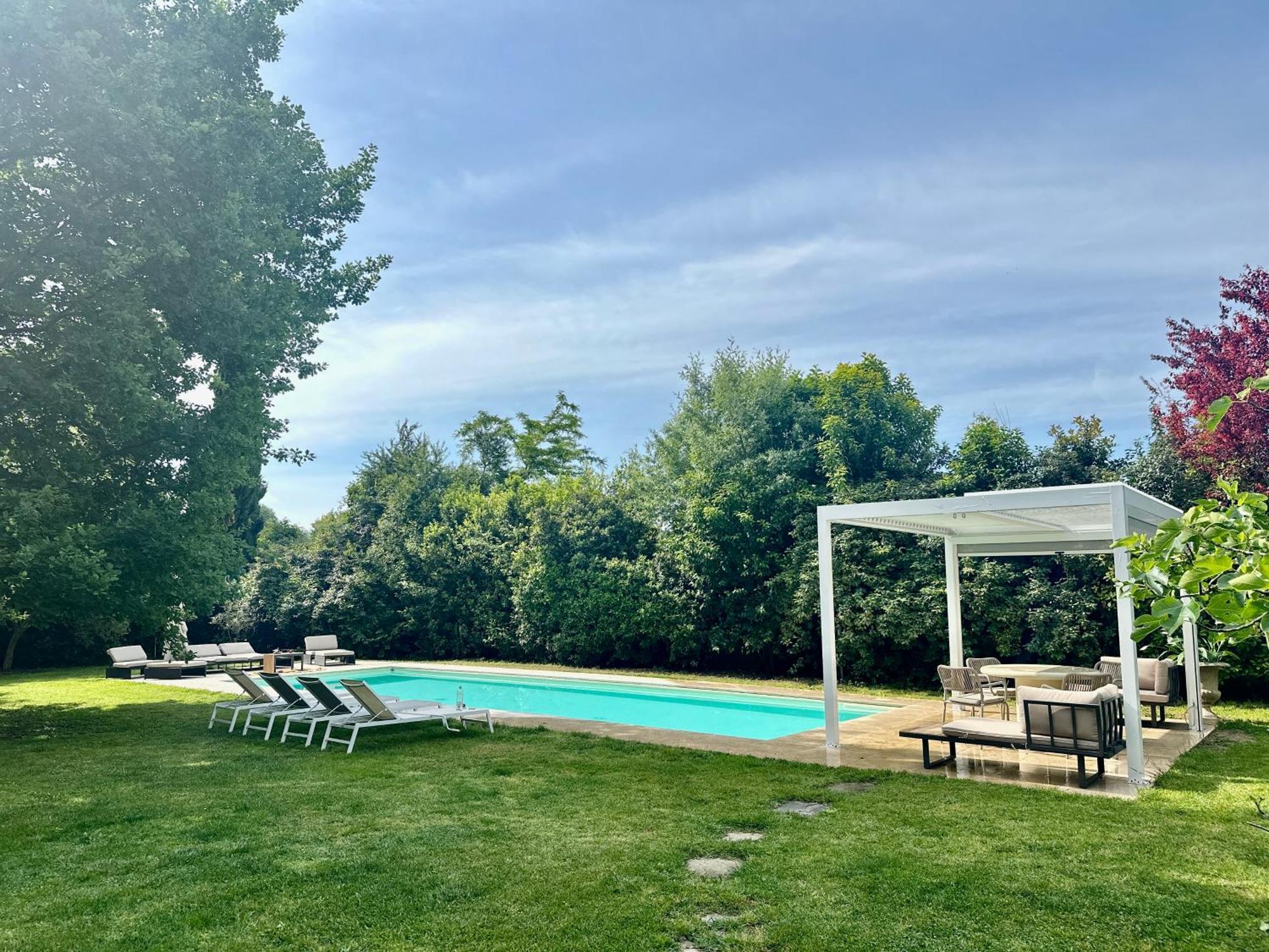 Apartment Escape With Pool In